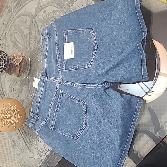 Forever 21 RIPPED JEAN SHORTS DARK WASH 28 NEW - Picture 3 of 6